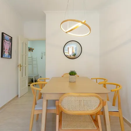 Bright With Patio And Balconies In The Center Malaga
