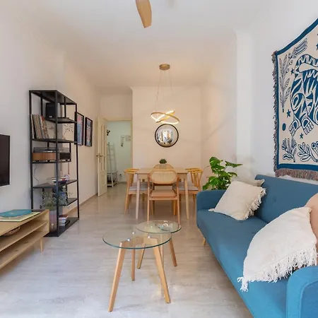 Bright With Patio And Balconies In The Center *
