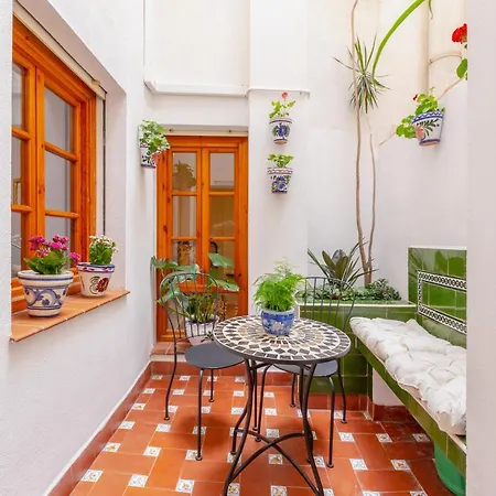 Bright With Patio And Balconies In The Center *